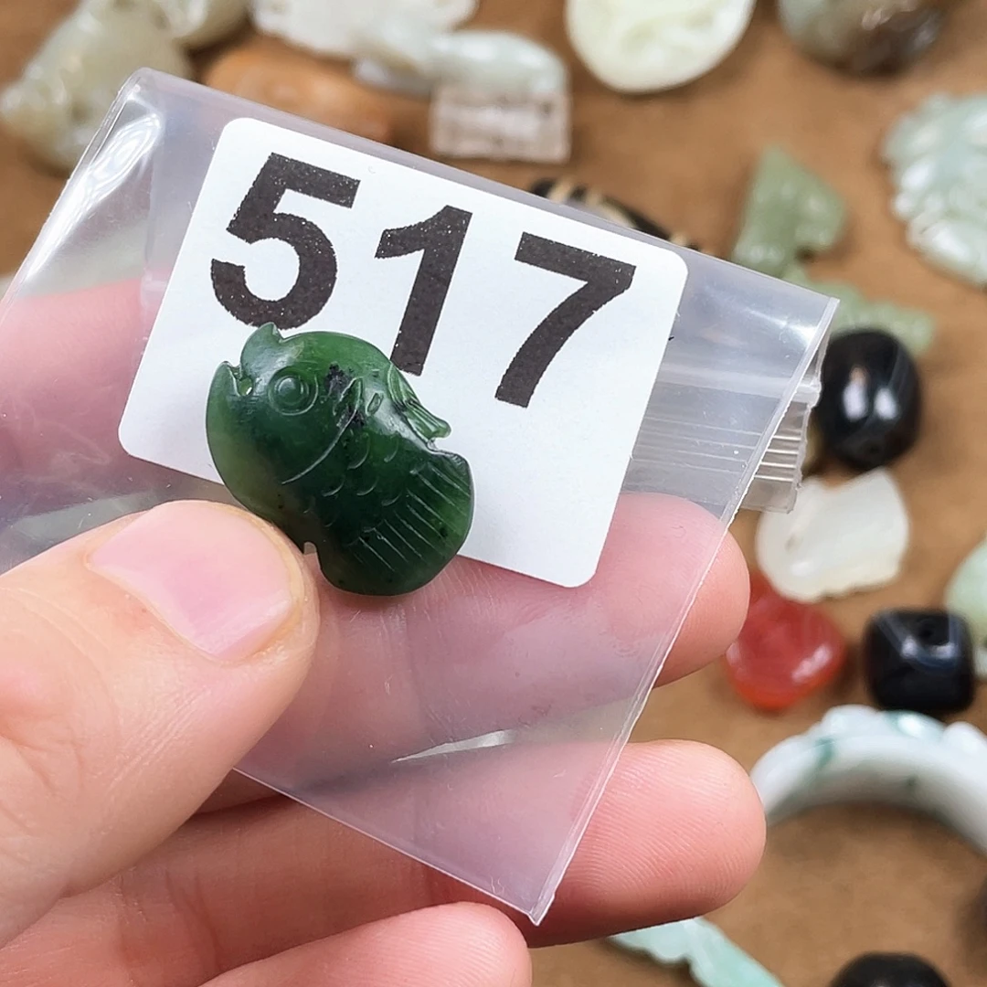 茉***生和田玉未镶嵌颈饰