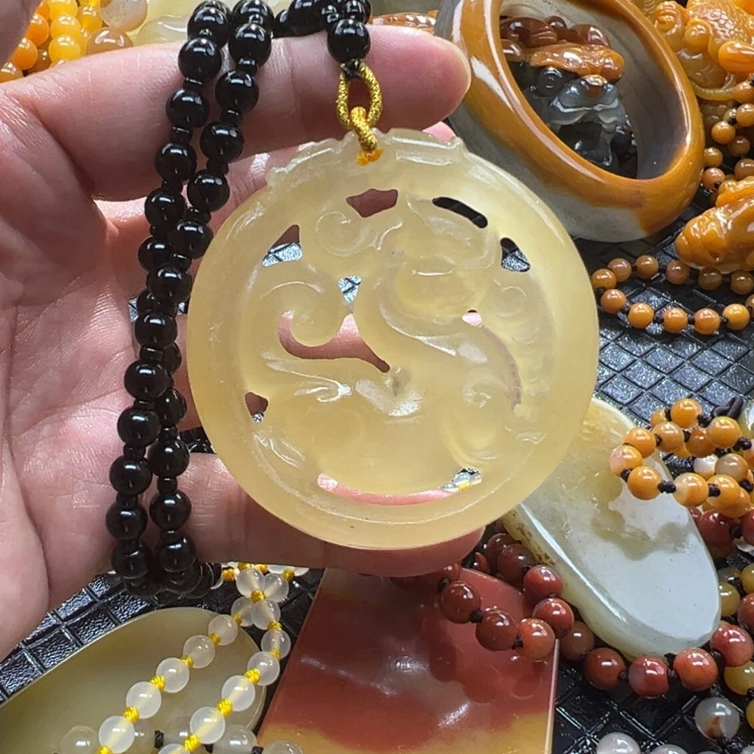 未镶嵌未镶嵌石英质玉