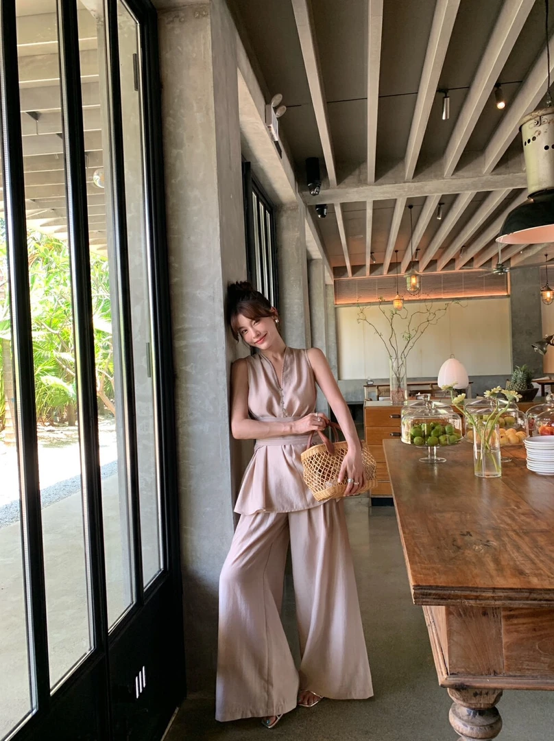 套装女夏季高级感轻熟气质女神范收腰无袖上衣休闲阔腿裤两件套