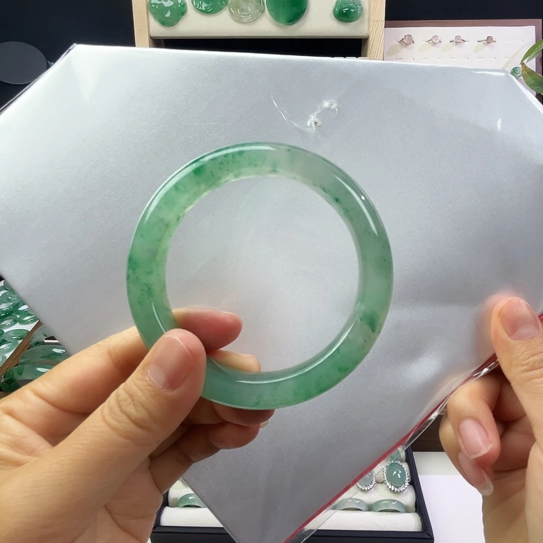 石英质玉未镶嵌手镯57