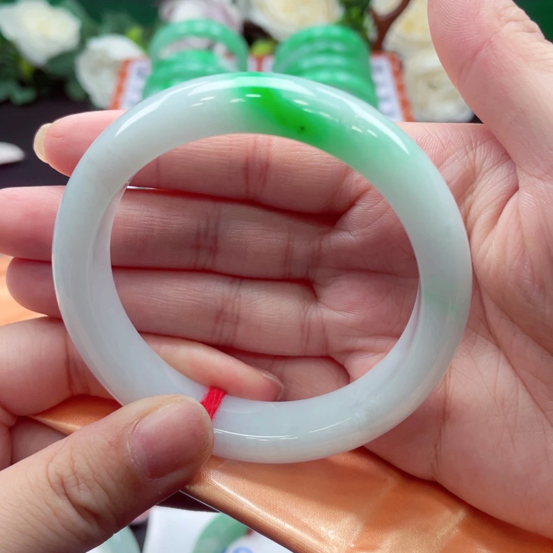 神***贵翡翠手镯未镶嵌翡翠