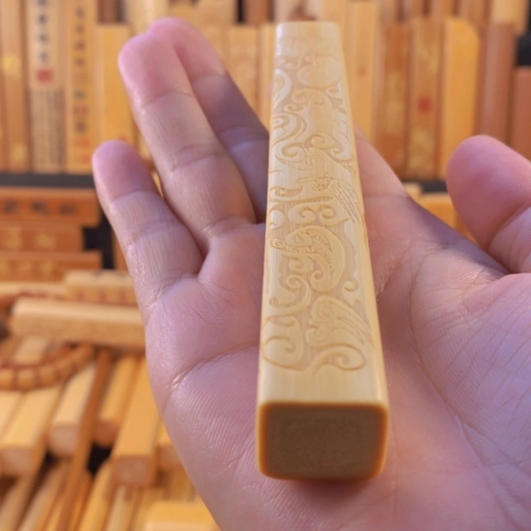 竹满刻黄皮方海浪手把件玉华快