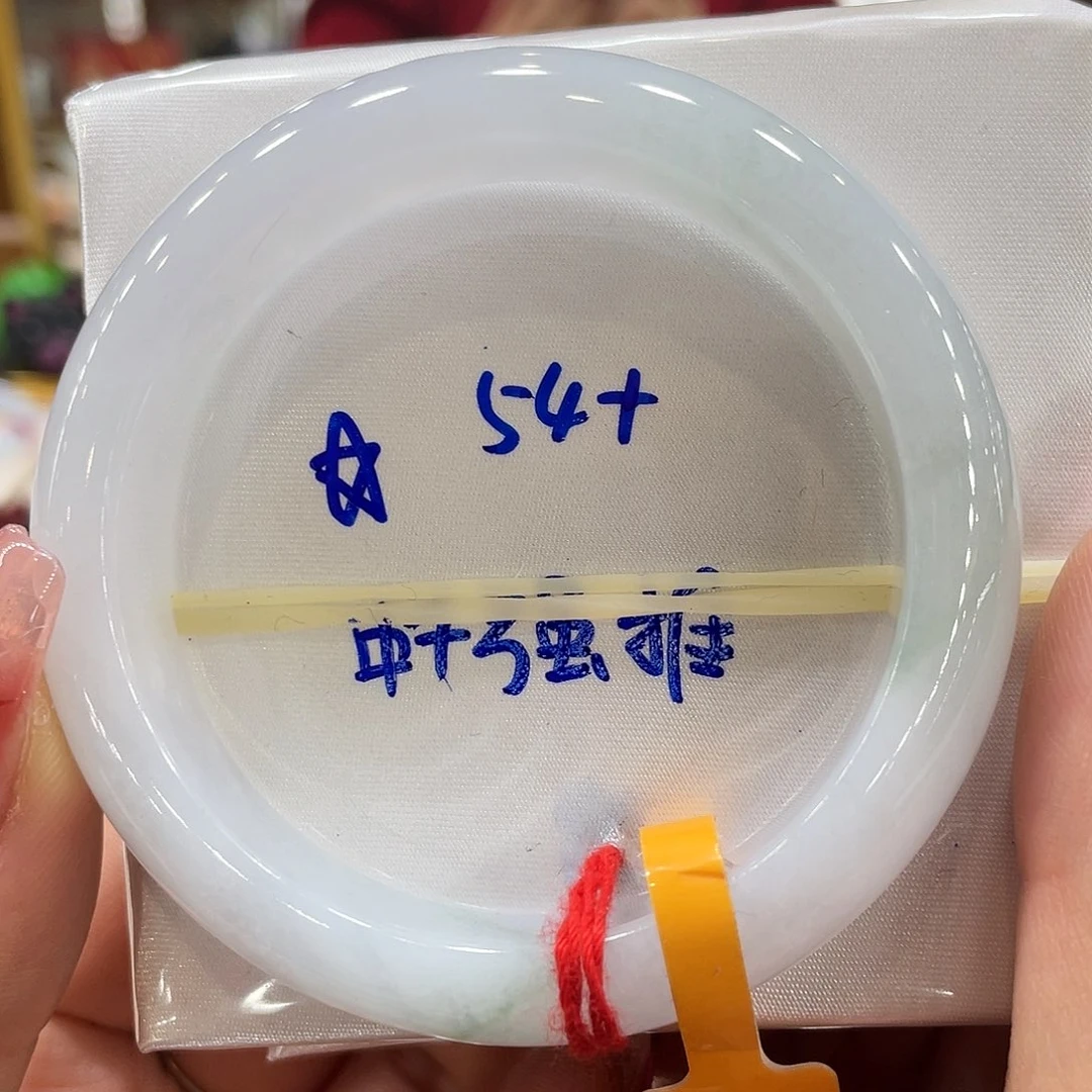 翡翠手镯未镶嵌翡翠手镯