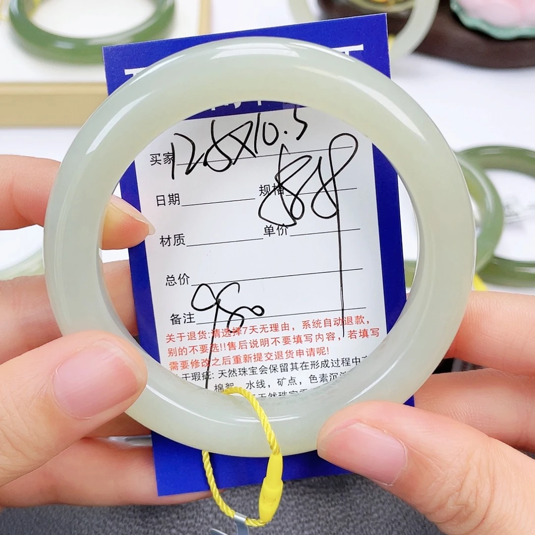 榴***.和田玉未镶嵌手镯