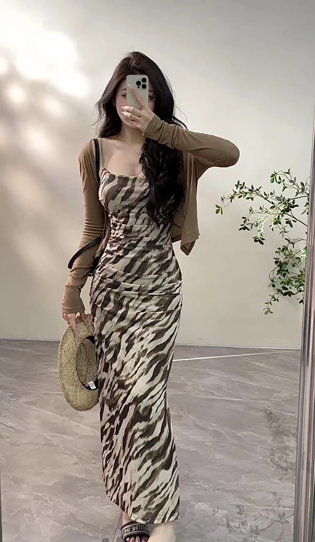 【苏苏】夏新款时尚性感气质褶皱动物纹吊带包臀连衣裙DT1193
