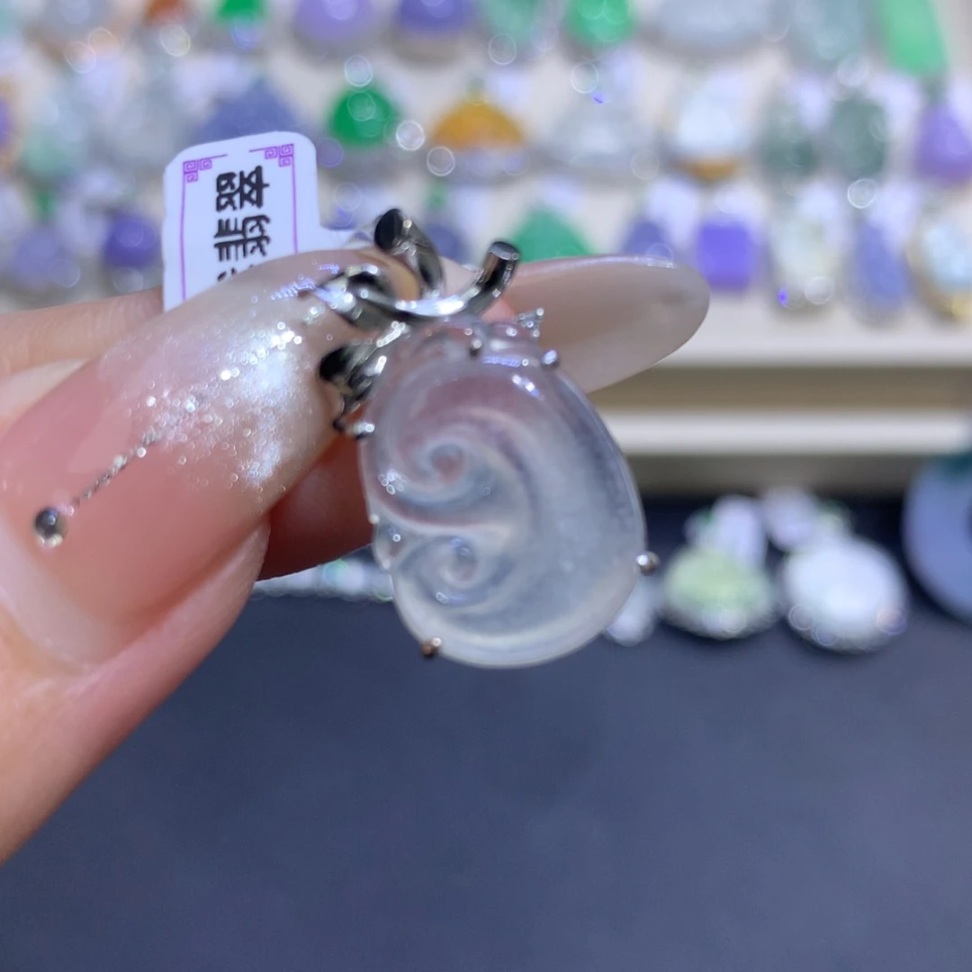 翡翠18K金镶嵌颈饰翡翠