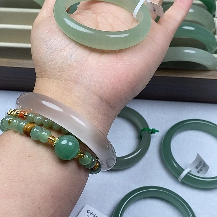 东陵石未镶嵌手镯