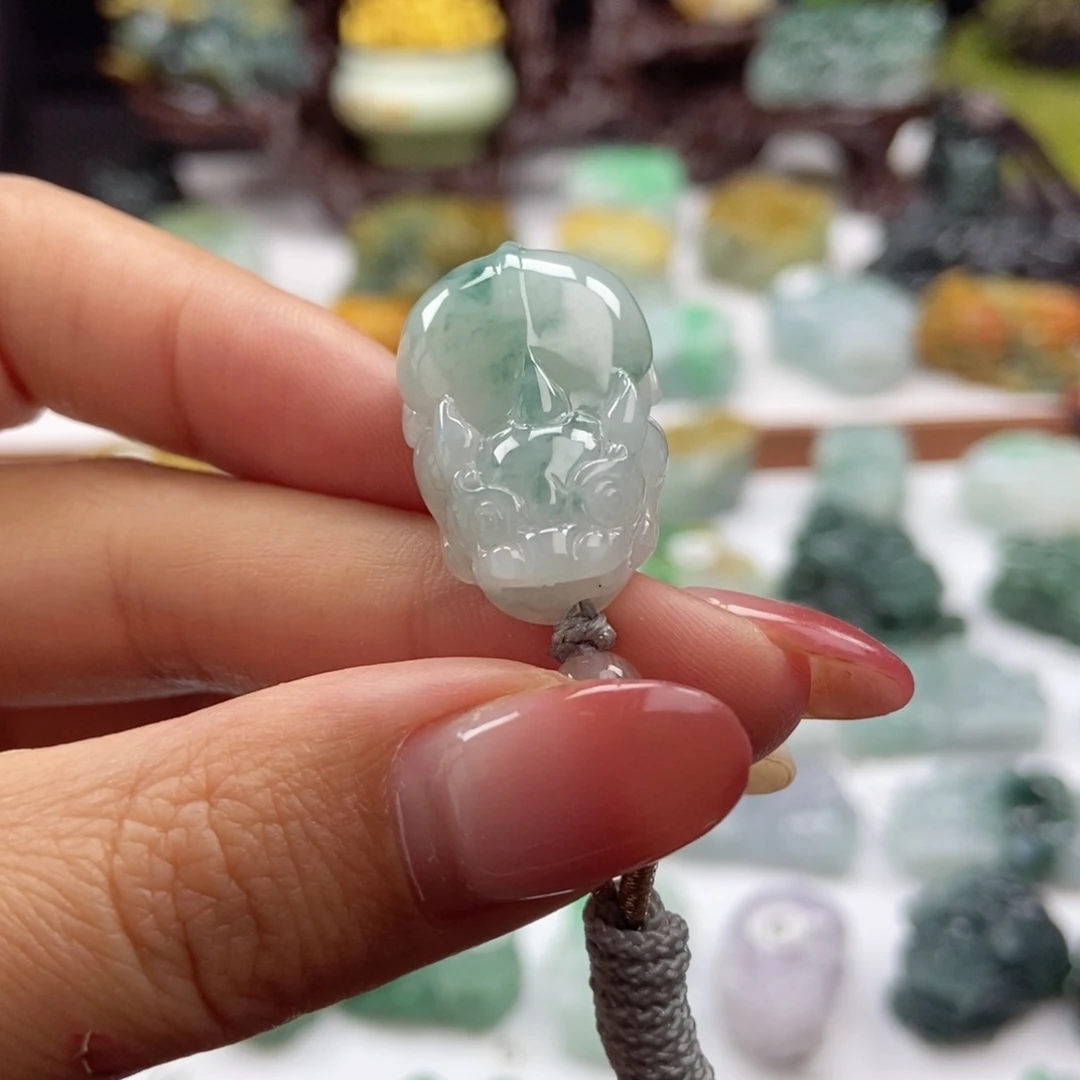 颈饰未镶嵌翡翠A8 冰胶天空蓝飘花大肚貔貅