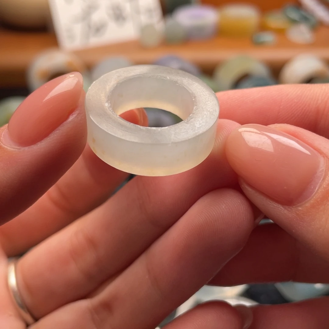 未镶嵌定制翡翠有瑕漏