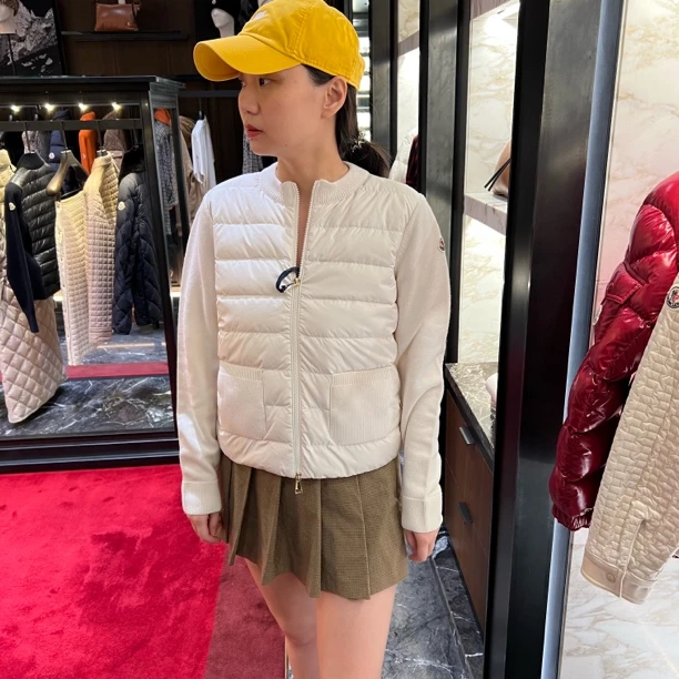 未使用 MONCLER 蒙口女士羽绒针织拼接开衫 黑色圆领 正常版型