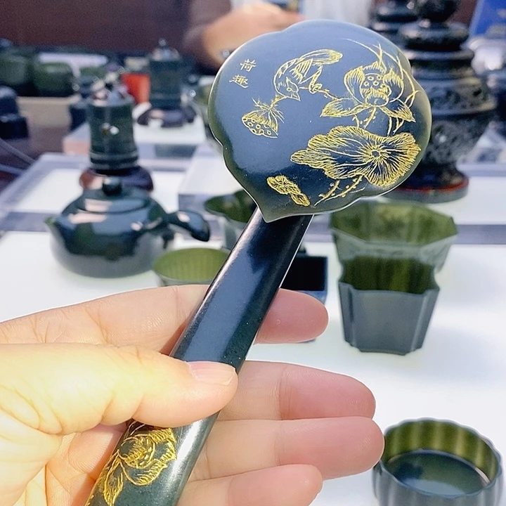 和田玉未镶嵌把件