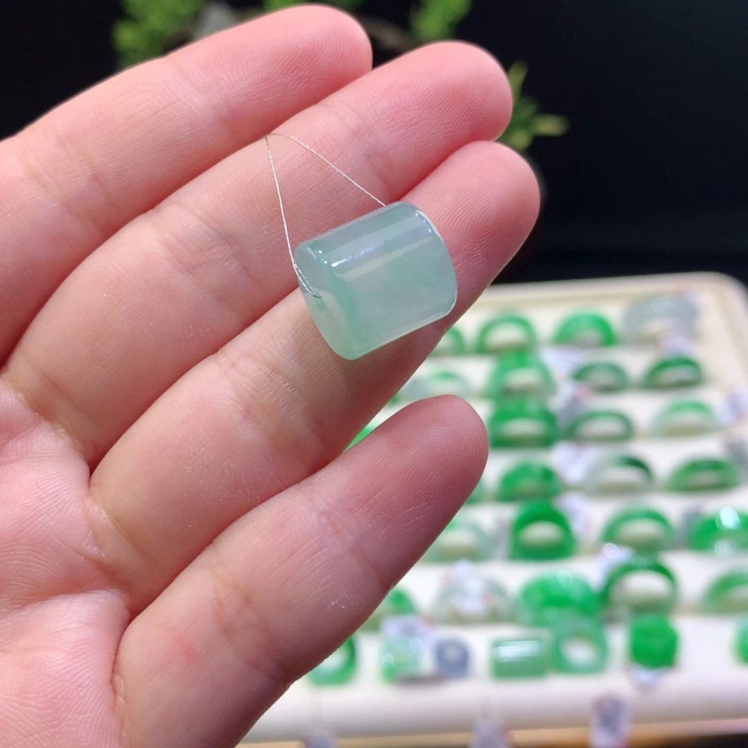 翡翠戒指未镶嵌翡翠