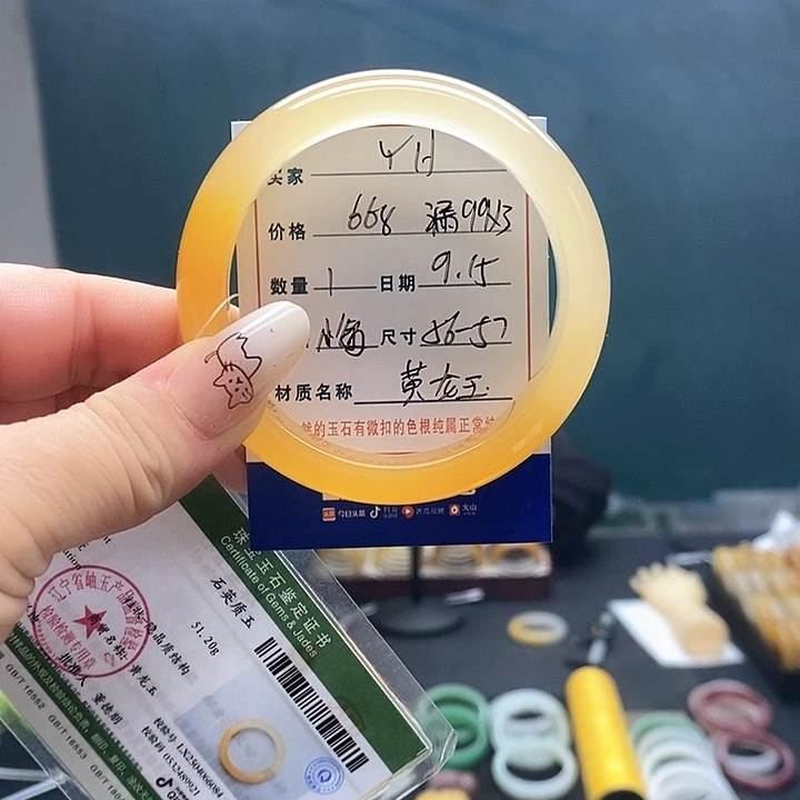 Y***H未镶嵌石英质玉（黄龙玉）手镯