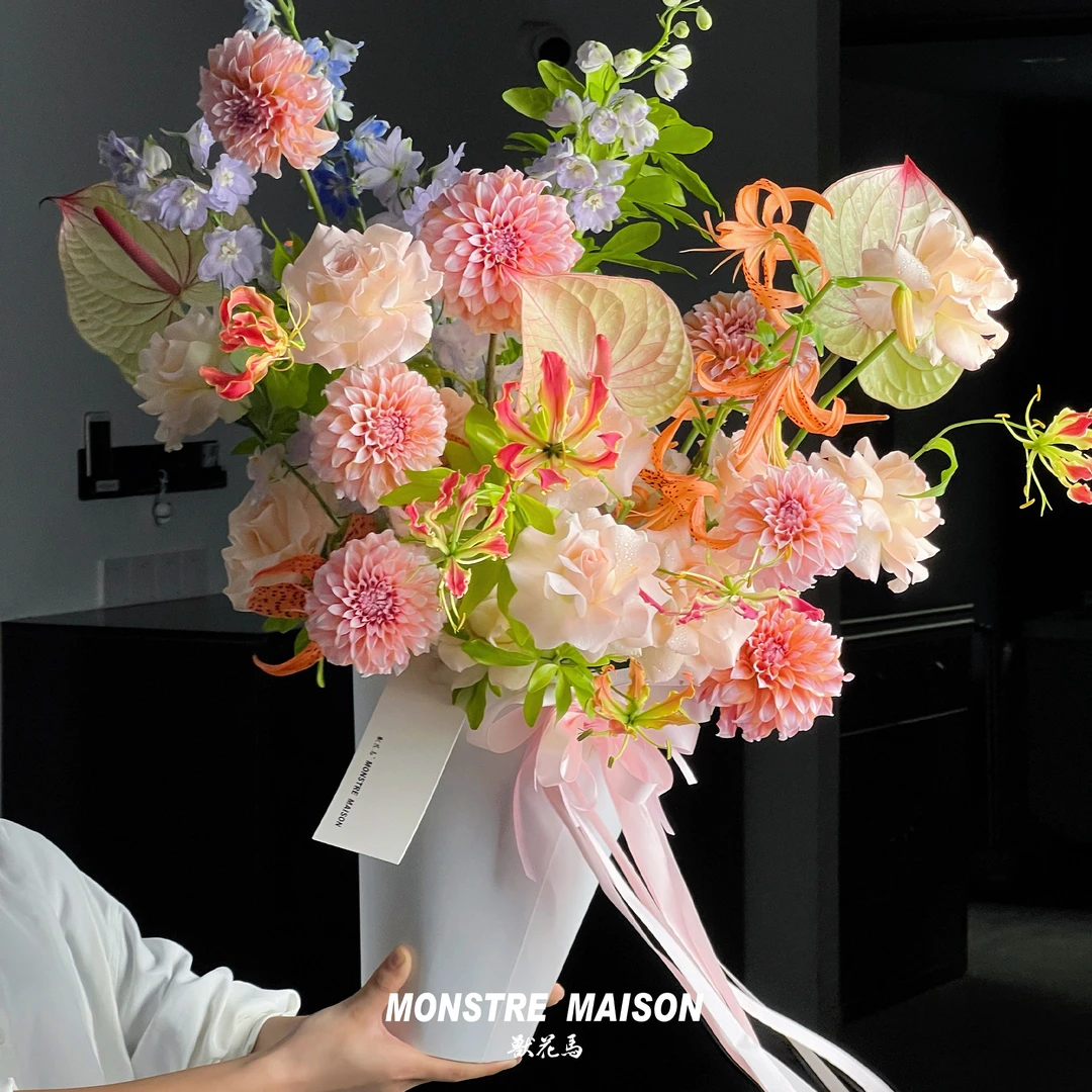 兽花马冰淇淋抱抱桶|成品礼盒|插花甜筒|花店资材鲜花