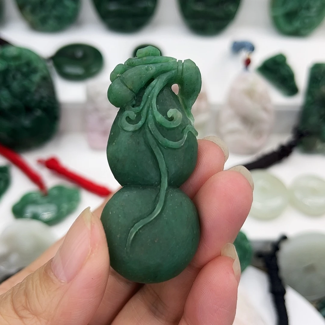 独山玉颈饰未镶嵌