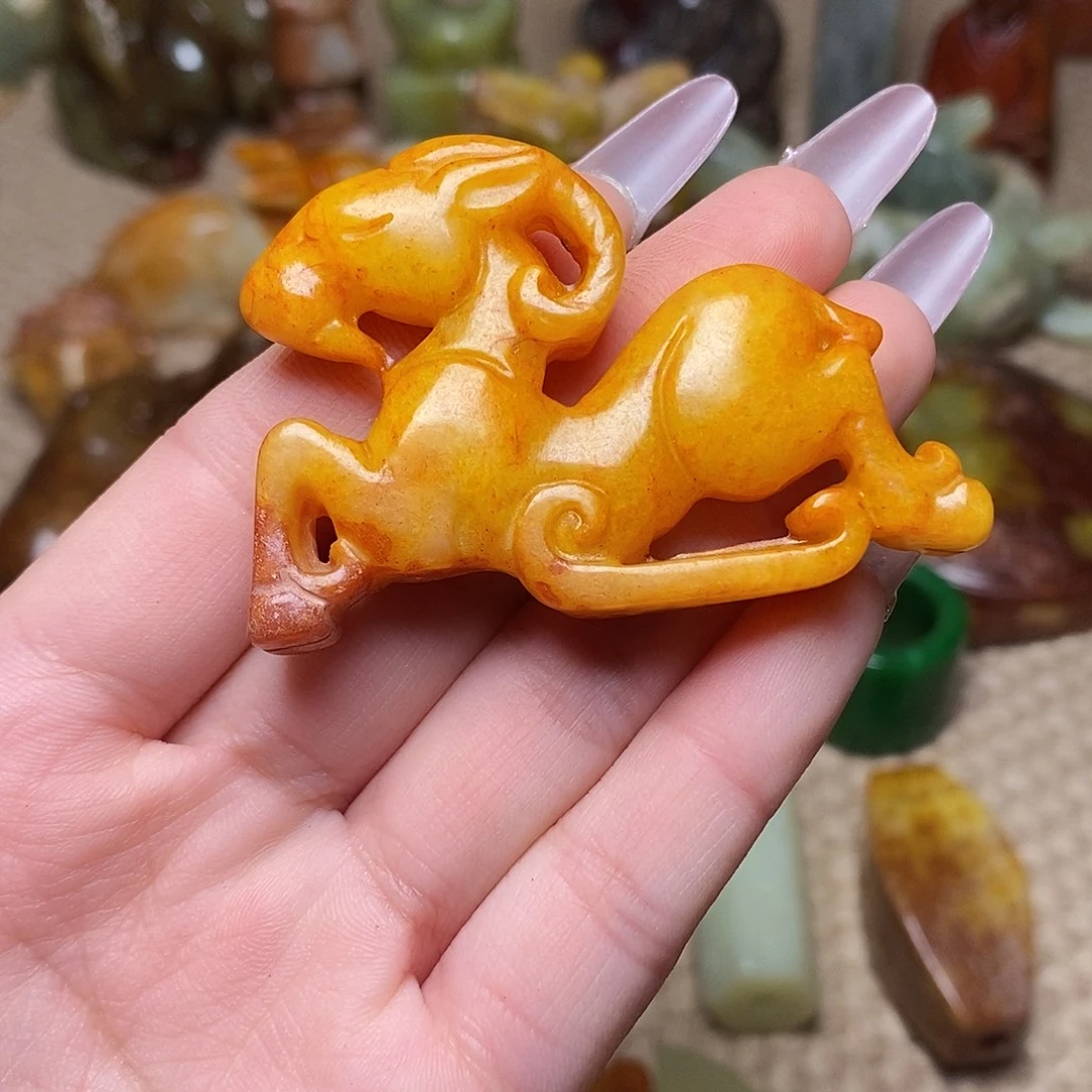 蛇纹石玉足铂镶嵌颈饰