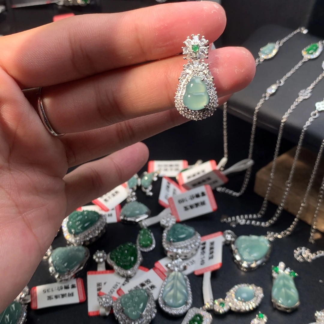 吊坠(不含链)未镶嵌翡翠