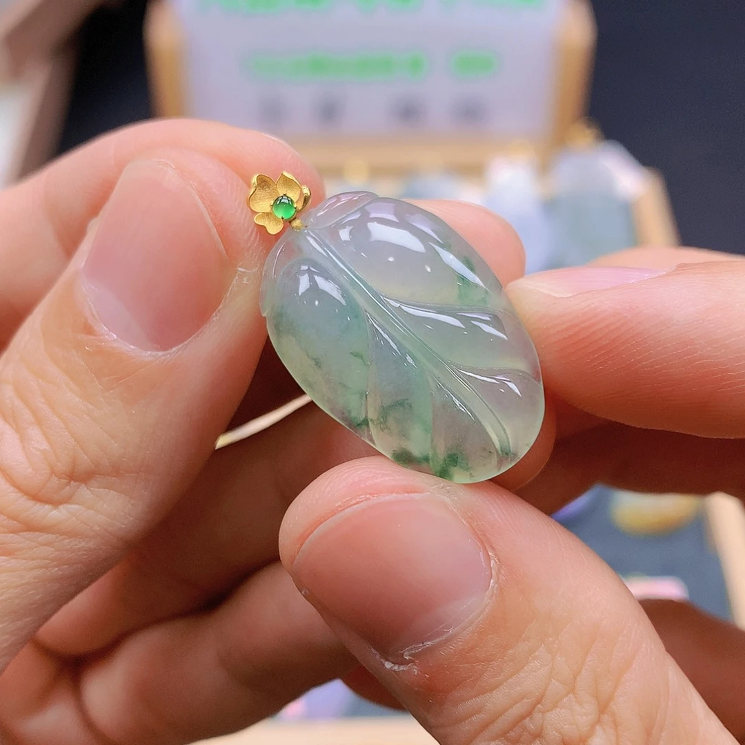 翡翠18K金镶嵌颈饰翡翠