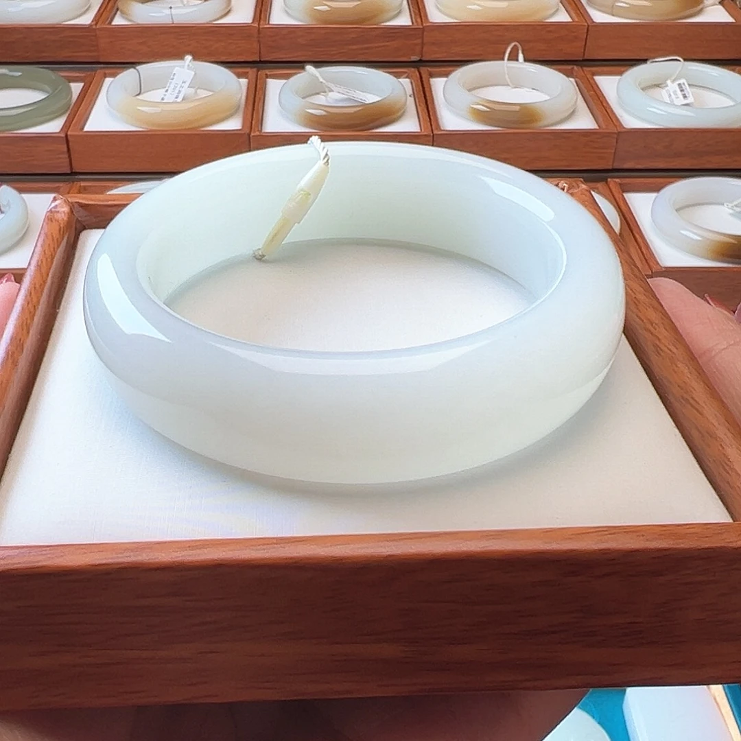 和田玉手镯未镶嵌57