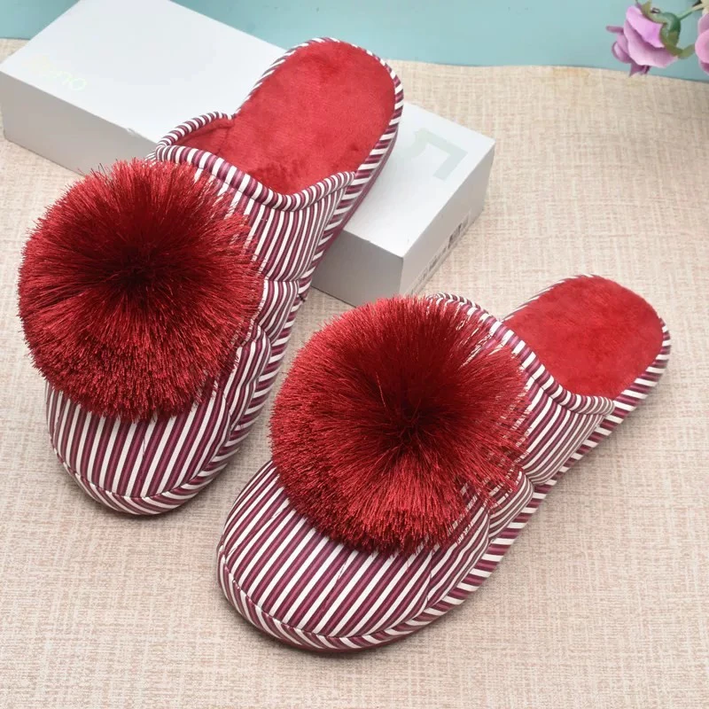 拍大一码 可爱甜美条纹毛球加绒棉拖鞋女8801