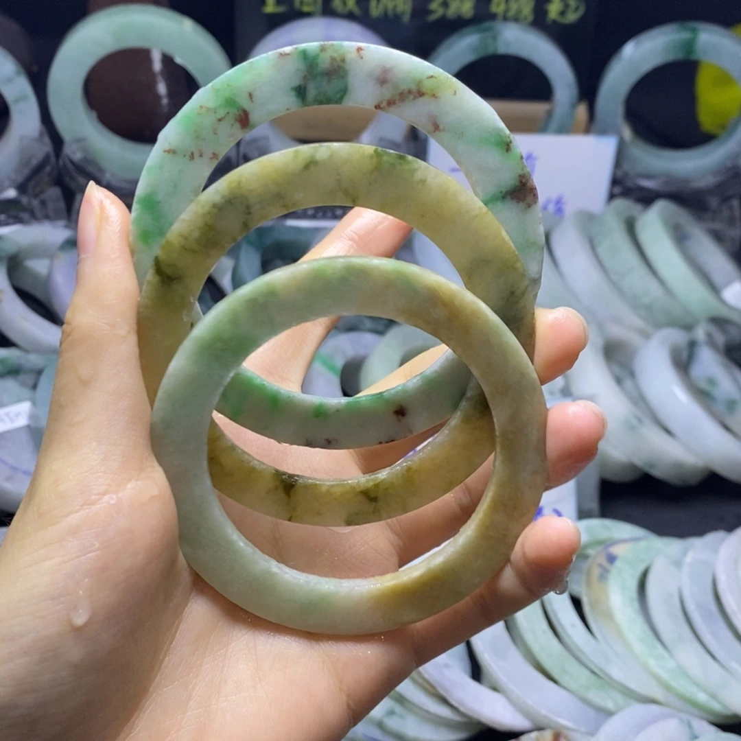 用***7定制翡翠未镶嵌手镯