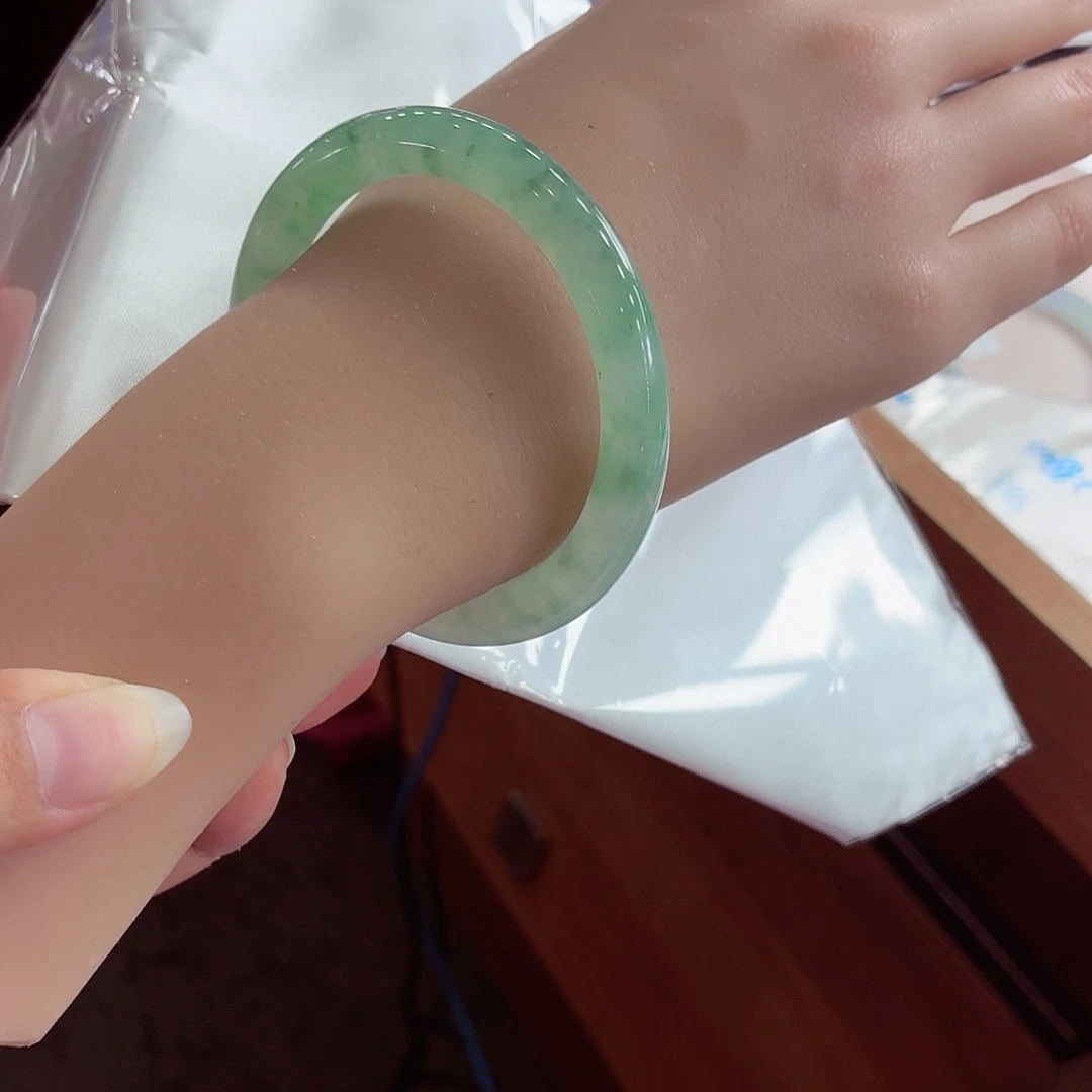 翡翠未镶嵌手镯（贵妃镯）天然缅甸A货翡翠