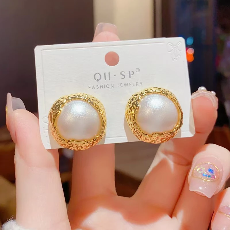铜合金仿珍珠耳饰 法式时髦气质褶皱珍珠金属纽扣耳环简约感轻奢