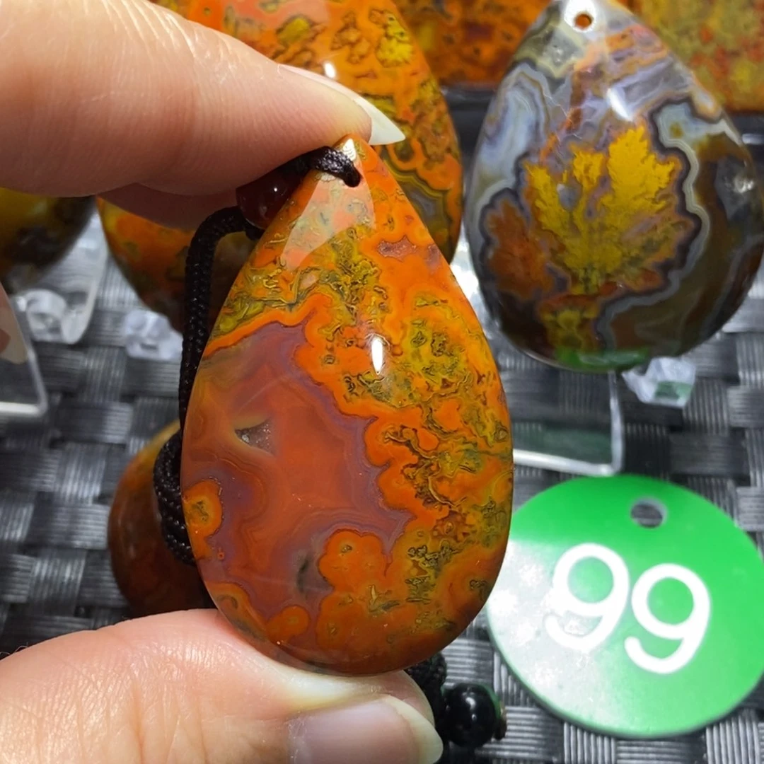 未镶嵌颈饰玛瑙/玉髓鸣*