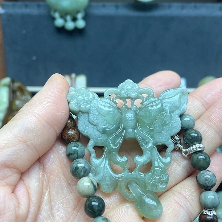 未镶嵌蛇纹石玉颈饰