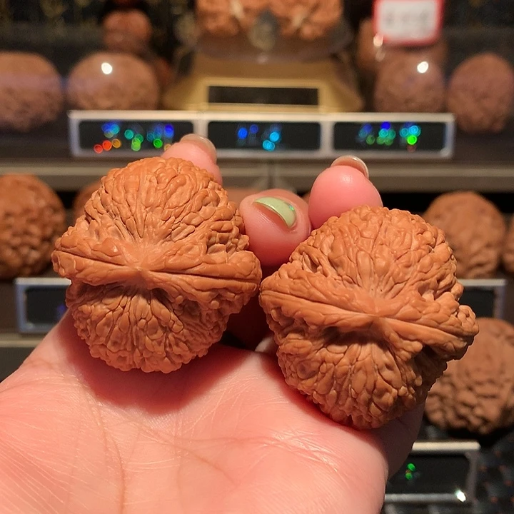 文玩核桃把件滚石