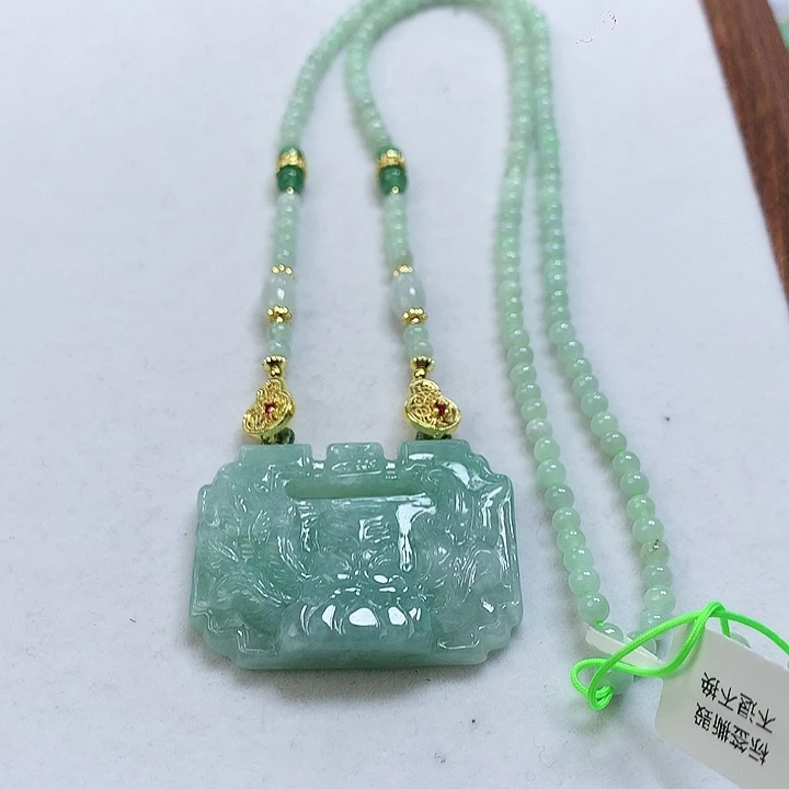 翡翠颈饰未镶嵌吊坠