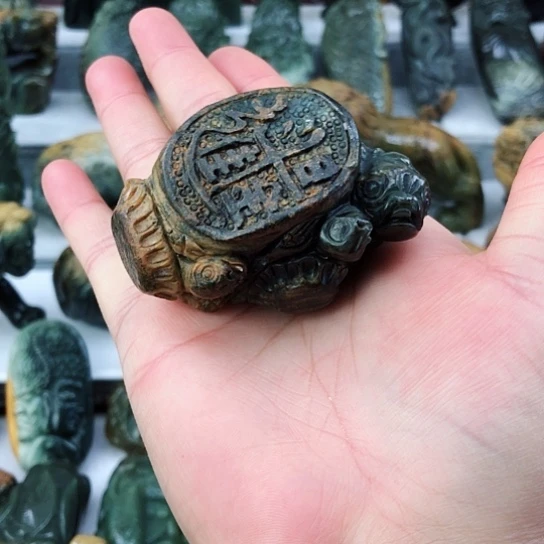 未镶嵌岫岩河磨玉（透闪石质玉）把件