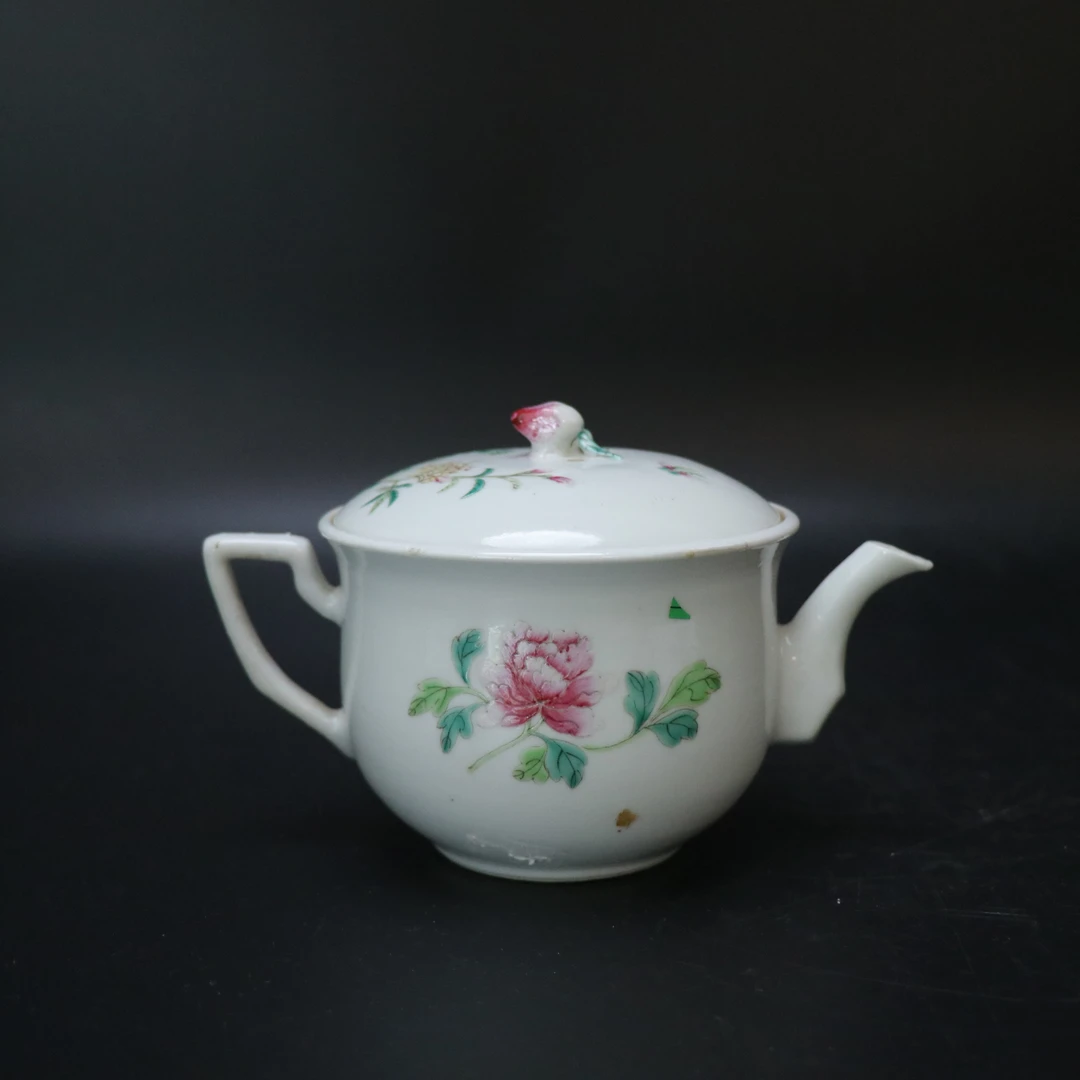 Lot.26010266民国粉彩花卉纹参壶 高：约10.3cm