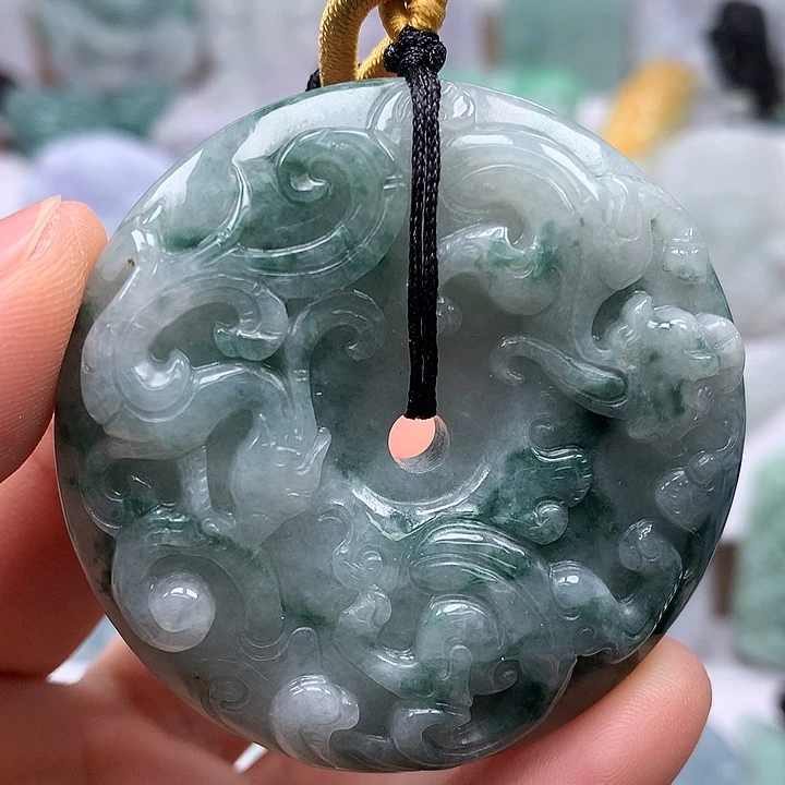 翡翠未镶嵌颈饰龙凤呈祥两面工艺福利