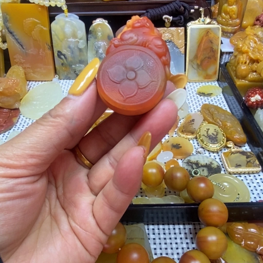 石英质玉（黄龙玉）合金颈饰