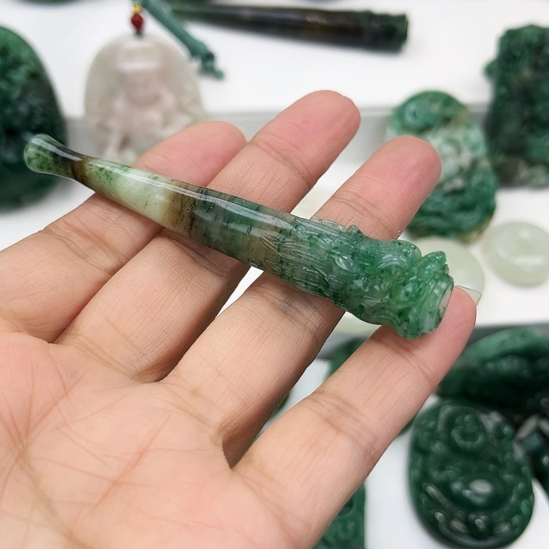 独山玉颈饰未镶嵌什****欢