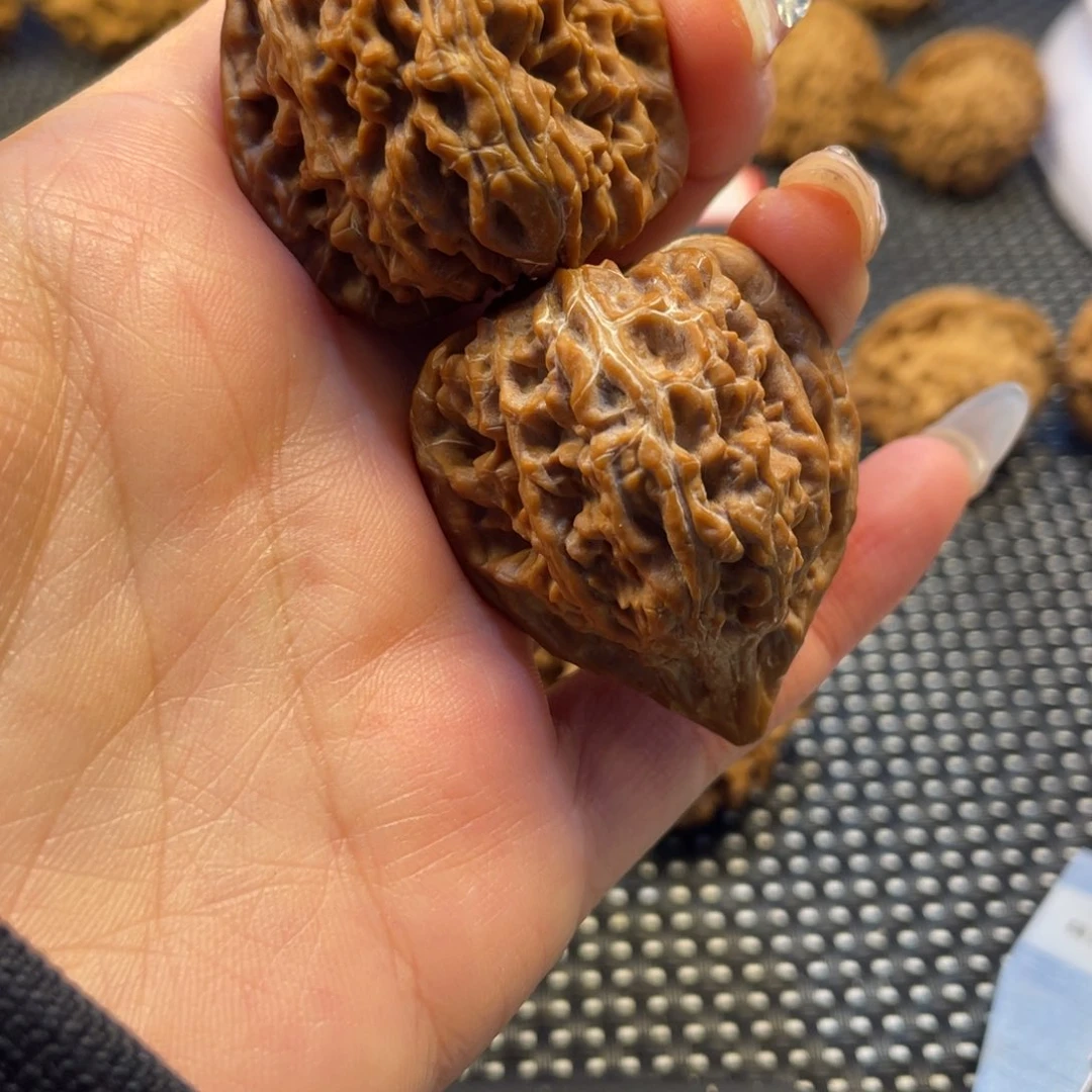 欧**鹏秦岭小王文玩核桃