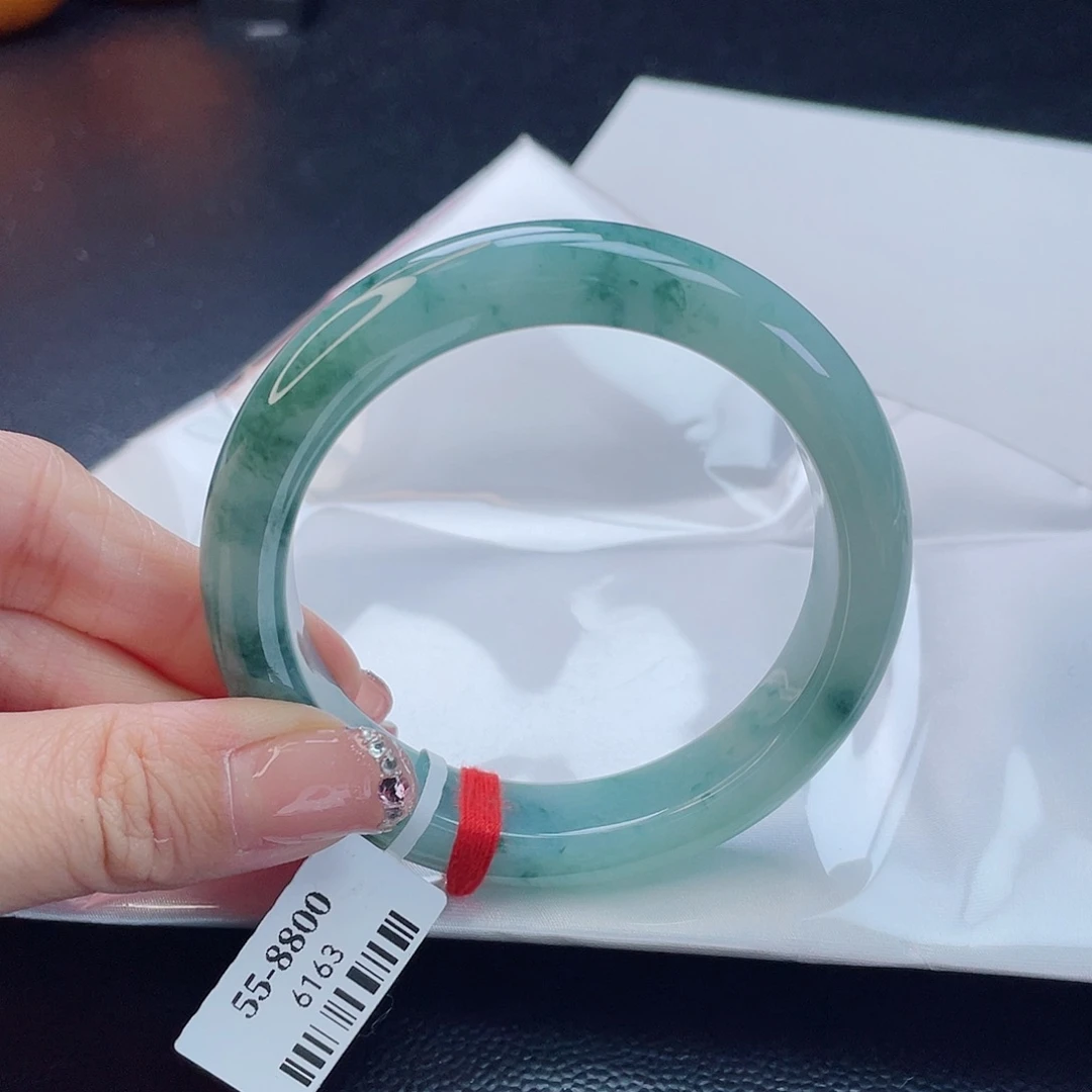 翡翠手镯未镶嵌翡翠