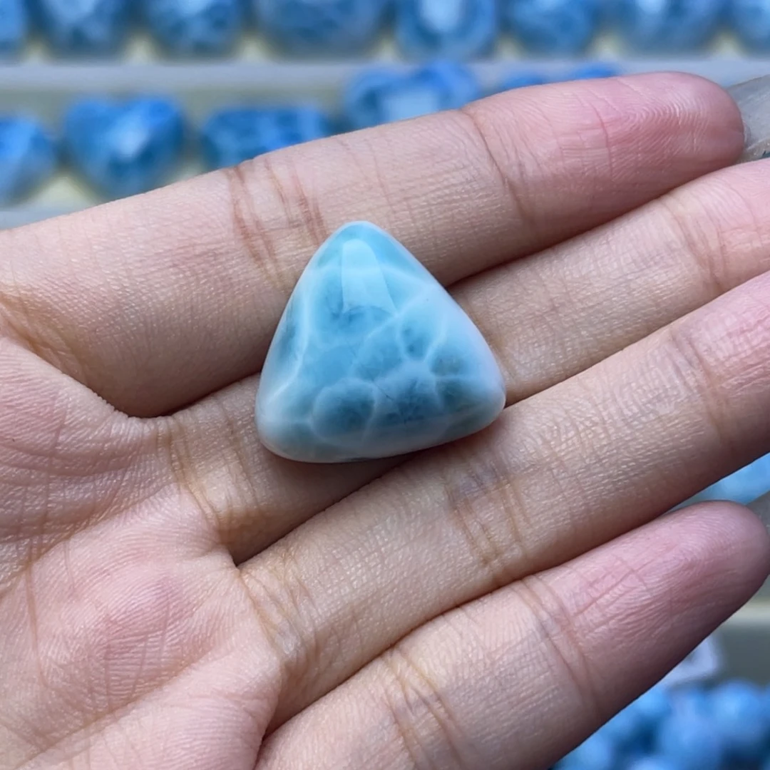 未镶嵌针钠钙石（海纹石）珠宝半成品