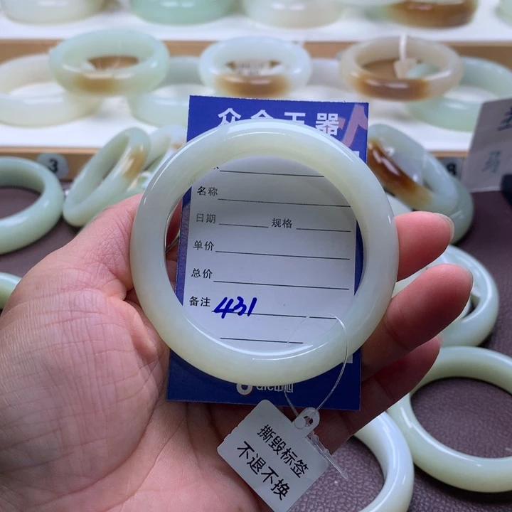 和田玉未镶嵌手镯