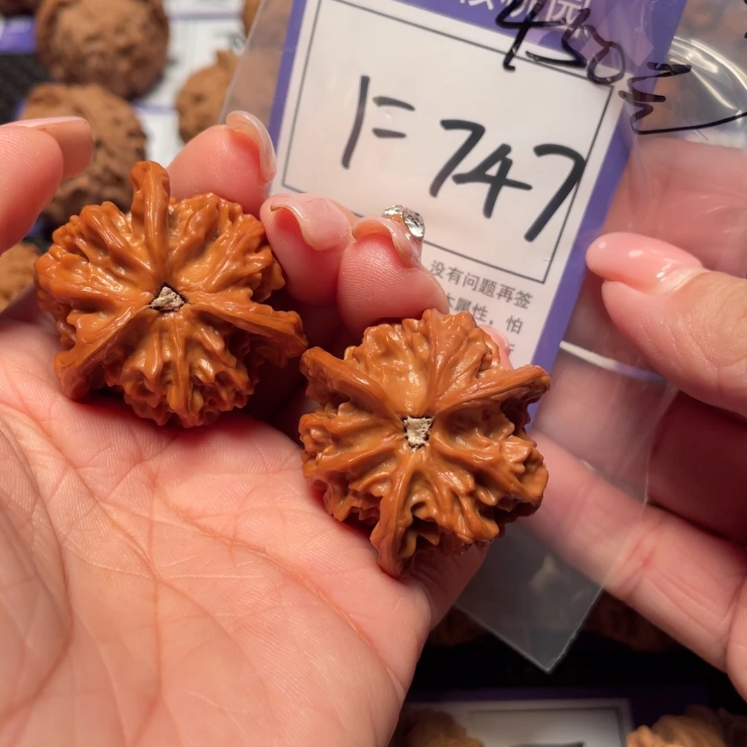 桃核把件747号盘山三棱35