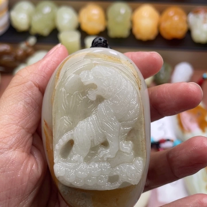 改***变石材古青石手把件