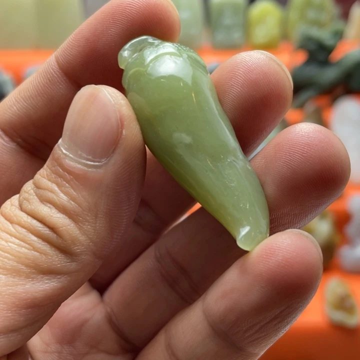 和田玉未镶嵌把件