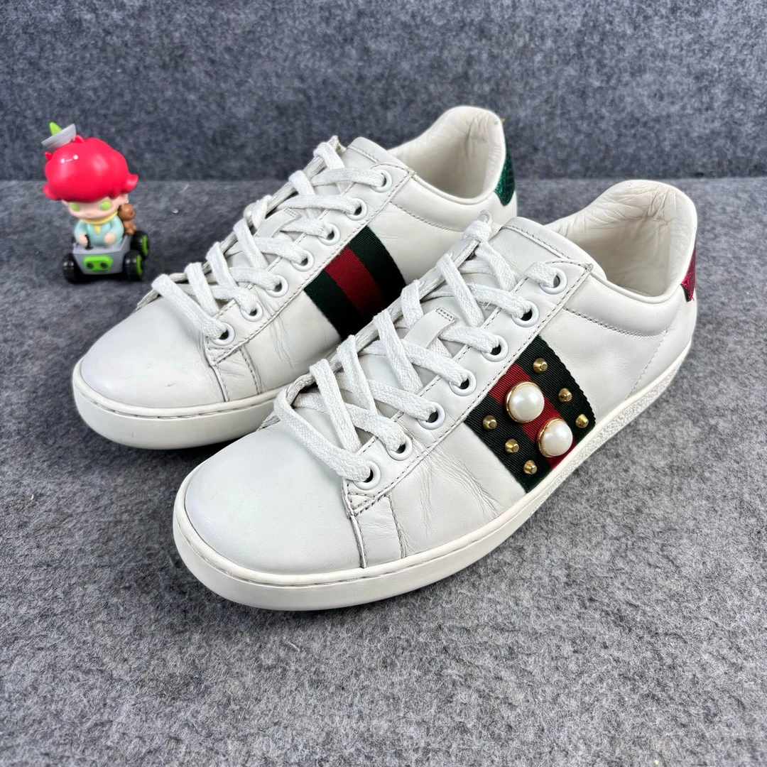 95新 GUCCI/古驰 铆钉珍珠小白鞋 35码 YLP1902