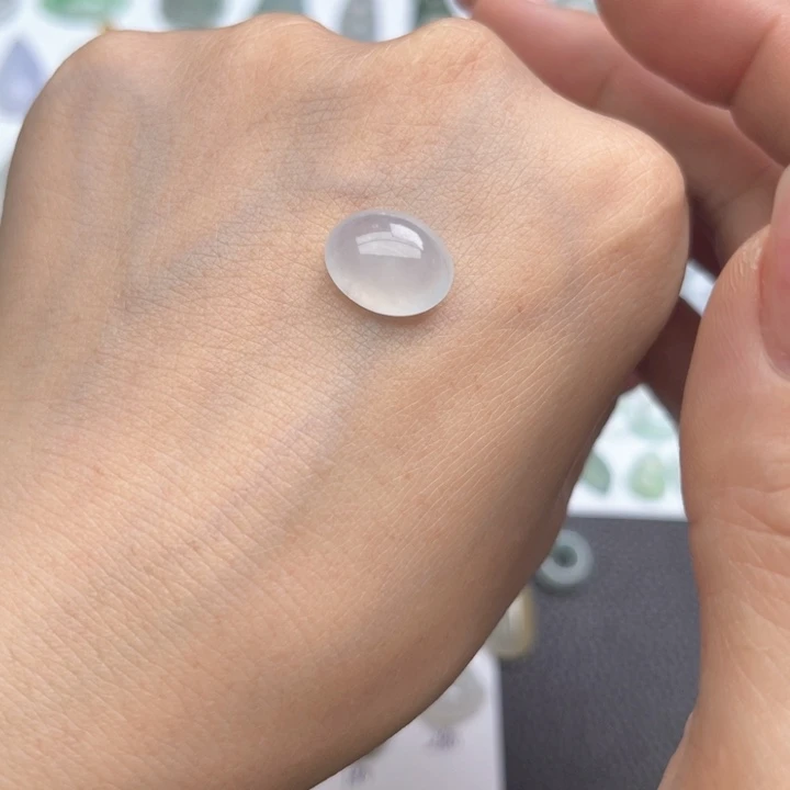 翡翠未镶嵌颈饰旦面