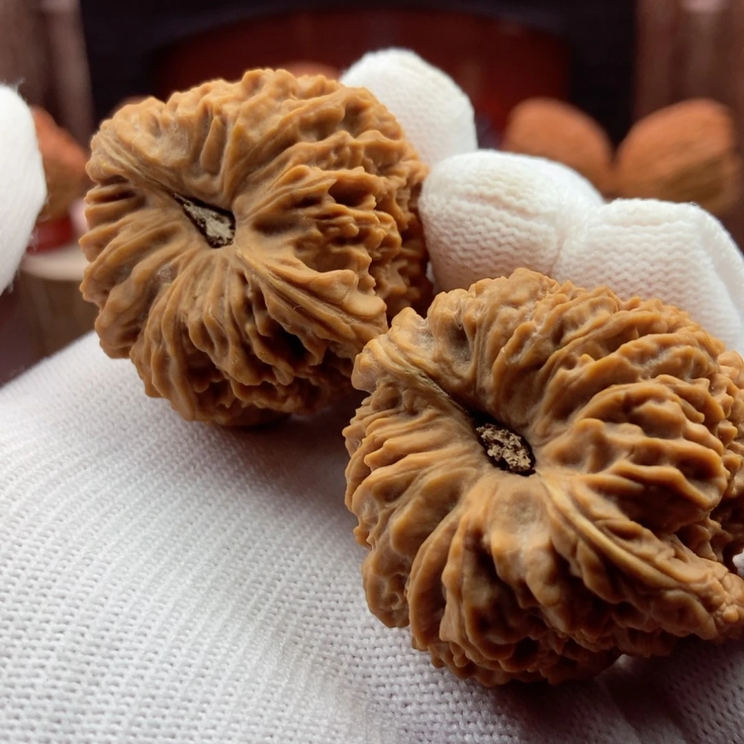 文玩核桃吊坠拉丝三角高炮大凹38.5.37.41.39克不差