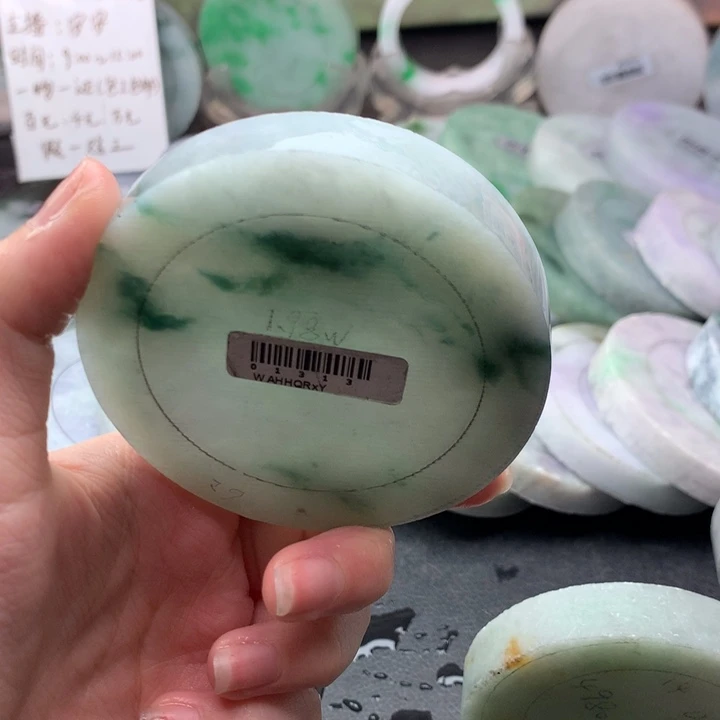 未镶嵌飘花定制翡翠