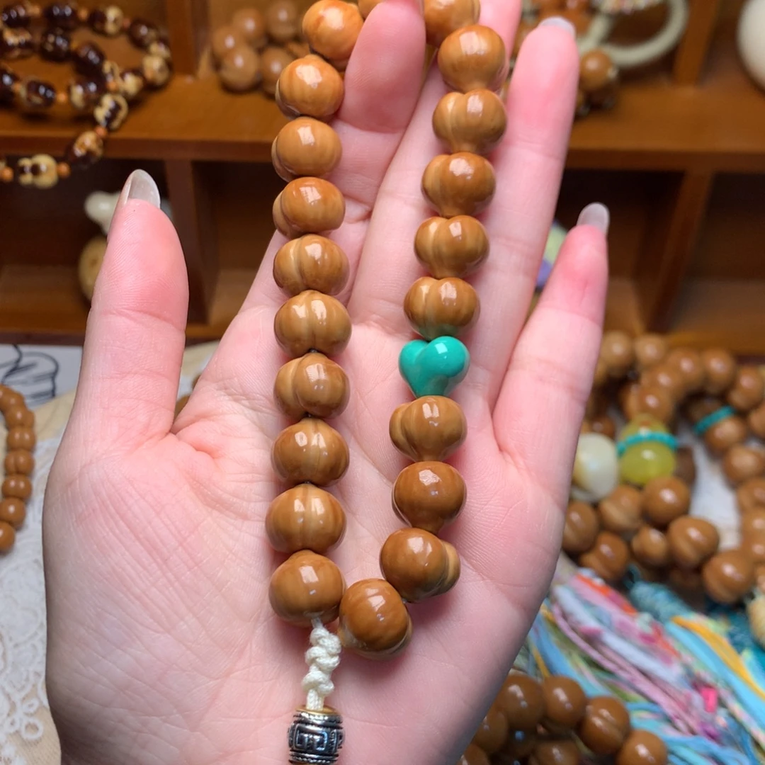 吊坠猴头核桃13屁桃手持爱心