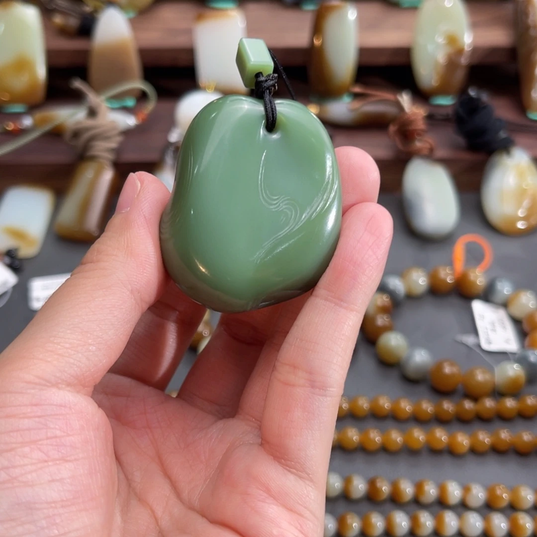 和田玉颈饰未镶嵌