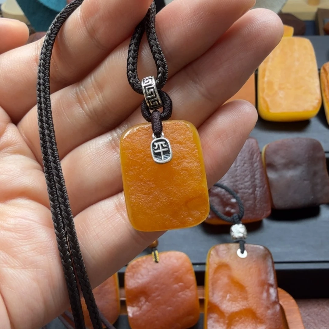 琥珀吊坠(赠链)未镶嵌